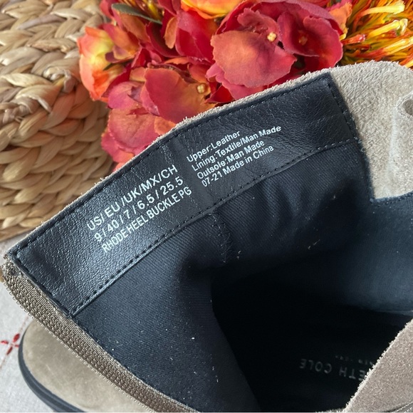 Kenneth Cole “Rhode” Suede Ankle Boots Double Buckle Lug Polar Grip Sole Sz 9 - Picture 8 of 8
